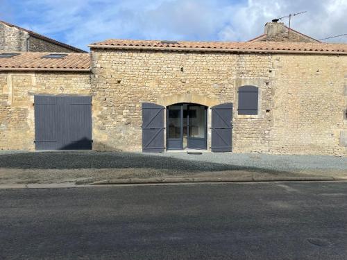Newly renovated village house gîte à louer Saint-Martin-de-la-Coudre