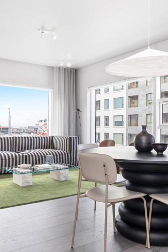 Harbour View 2BR & 2BA City Center with Free Parking 1
