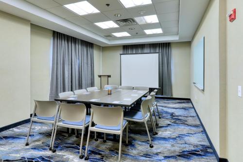 Fairfield by Marriott Inn & Suites Woodbridge - 회의실/연회장