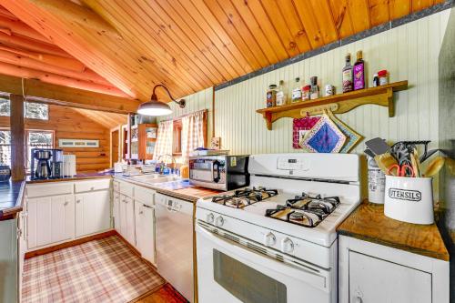 Saranac Lake Cabin with Deck Pets Welcome!