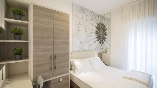 Double Room image 6