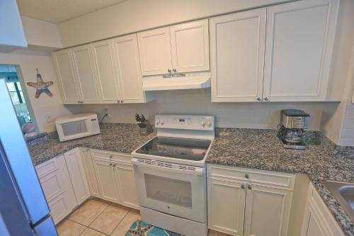 Updated Condo with Pool, Walk to Crescent Beach & Restaurants!