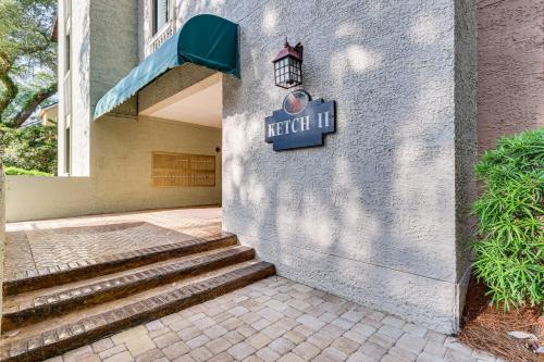 Walk to Harbour Town Quaint Sea Pines Gem in Hilton Head Island (SC)