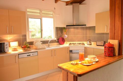 Kitchen, Habitation Cantamerle in Capesterre-Belle-Eau