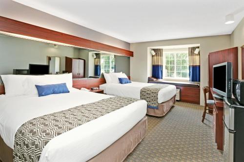 2 queen beds