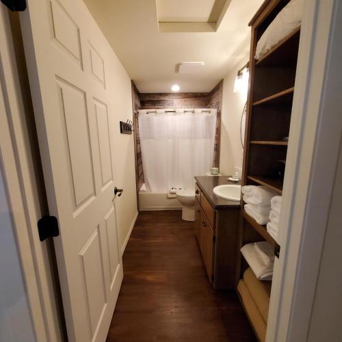 Eagle Cap Chalets - 화장실