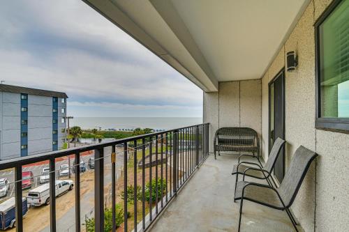 Beachfront Condo w/ Pool at Myrtle Beach Resort!