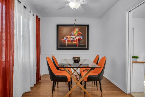 Prime Location 2 Bedroom and 2 Bathroom Retreat in Beverly Hills with FREE Parking in Los Angeles, USA