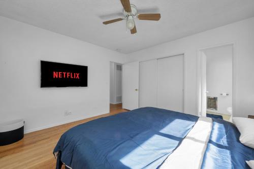 Prime Location 2 Bedroom and 2 Bathroom Retreat in Beverly Hills with FREE Parking in Los Angeles, USA