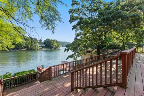 Waterfront Malvern Home with Deck and Lake Access! in Malvern, USA