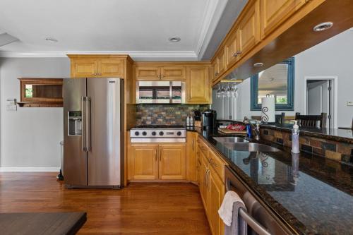 Waterfront Malvern Home with Deck and Lake Access! in Malvern, USA