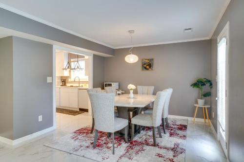 Cozy Home in Louisville Near Bardstown Road! in Louisville, USA