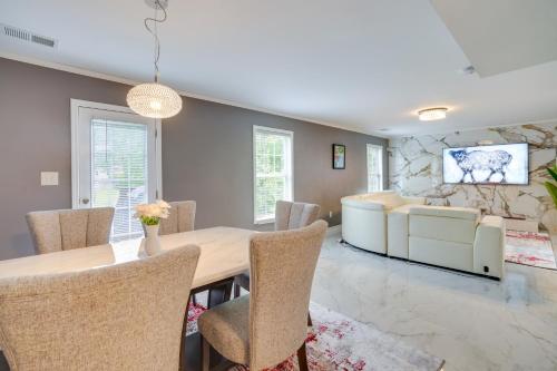 Cozy Home in Louisville Near Bardstown Road! in Louisville, USA