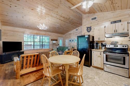 Osito Cabin in Broken Bow, USA
