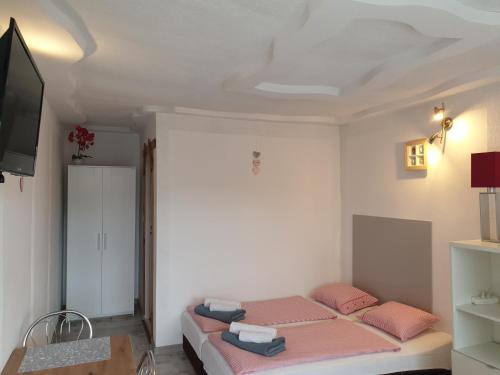 3 twin beds