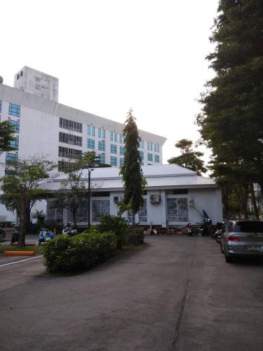 Savi Rooms Super Deluxe Studio 2 Nr Bkk Hospital - image 14
