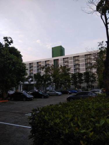 Savi Rooms Super Deluxe Studio 2 Nr Bkk Hospital - image 11