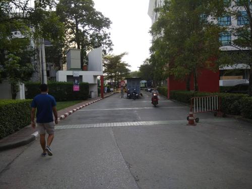Savi Rooms Super Deluxe Studio 2 Nr Bkk Hospital - image 8