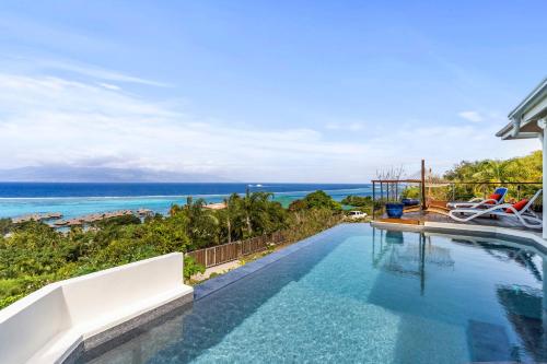 Luxurious 3BR Villa with Infinity Pool