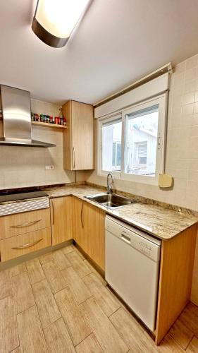 Three-Bedroom Deluxe Apartment image 10