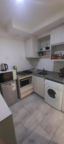 Amplio monoambiente en edificio moderno in Flores