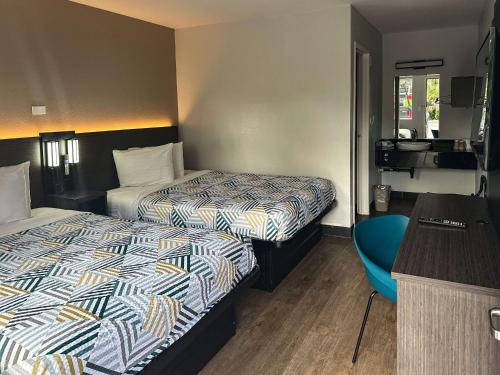 2 double beds