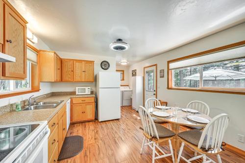 Peaceful Eureka Getaway - 1 Mi to Glen Lake! in Glen Lake