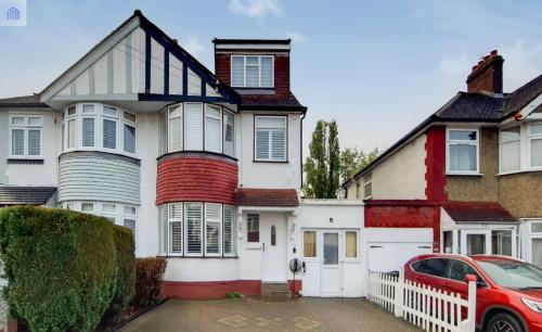 EEJs Charming 3 bed home - Spacious with large garden