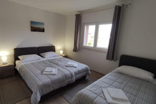 Apartments with hot tub Rogotin, Neretva Delta - Usce Neretve - 23141 in Banja