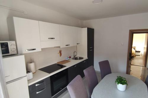 virtuve, Apartments with hot tub Rogotin, Neretva Delta - Usce Neretve - 23141 in Banja