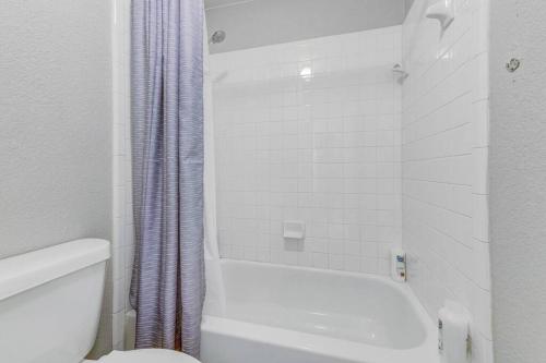 Modern Spacious 6Bedroom and 3andhalf Bathroom Home with Pool Table and BBQ in Cedar Park, USA