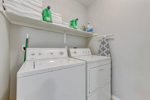 Modern Spacious 6Bedroom and 3andhalf Bathroom Home with Pool Table and BBQ in Cedar Park, USA
