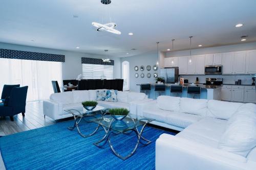 Dream Luxury Villa near Disney w/Gym, Movie Theater - Game Room in Davenport, USA