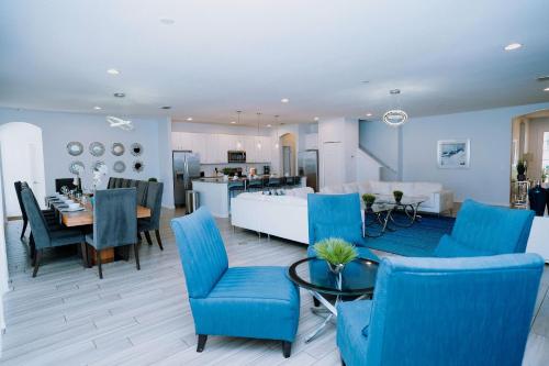 Dream Luxury Villa near Disney w/Gym, Movie Theater - Game Room in Davenport, USA
