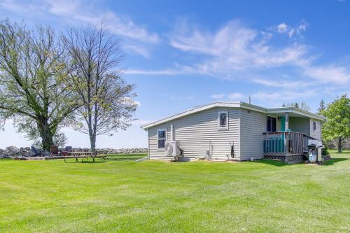 Cozy Waterfront Home on the Bay of Green Bay!