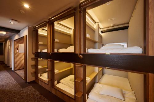 CAPSULE HOTEL CONTINUE NijojoKita, Kyoto
