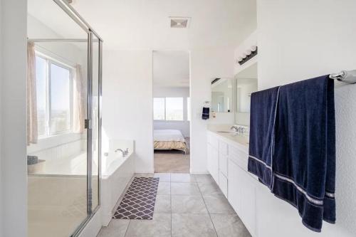 Vista Oasis Retreat - Southern California Wine Country - Mountain Views in Winchester, USA