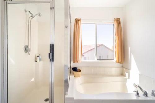 Vista Oasis Retreat - Southern California Wine Country - Mountain Views in Winchester, USA