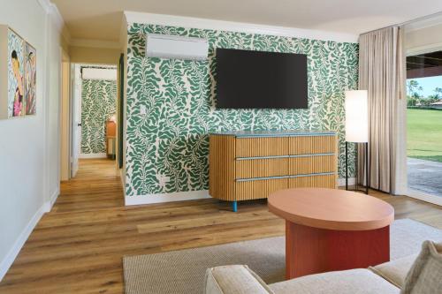 1 queen bed, 2 double beds