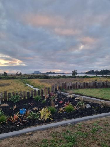 Bach22 Rustic Romantic getaway in Te Puna