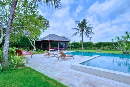 Sinena 1 BR Private Pool Villa JU28