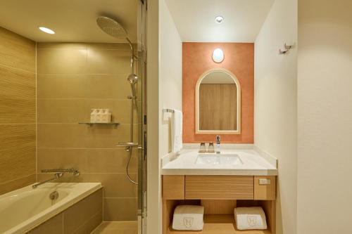 room detail thumbnail 2