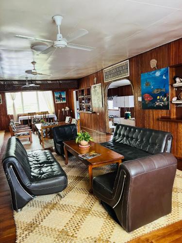 ห้องส่วนกลางสำหรับนั่งเล่น/ดูทีวี, Qua Roviana Accommodation in มุนดา