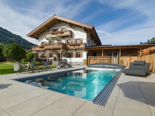 2 bedrooms, 4 beds