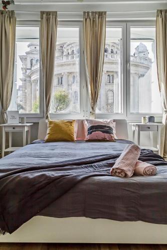 Cozy 4 bedroom apartment overlooking the basilica