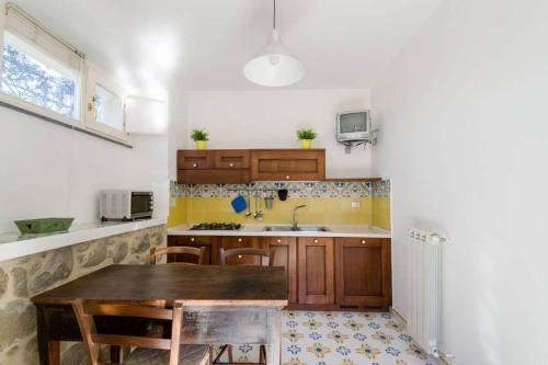 Il Vicolo - Bilocale in centro a Ceraso con cucina e patio, fino a 3 persone in Церасо