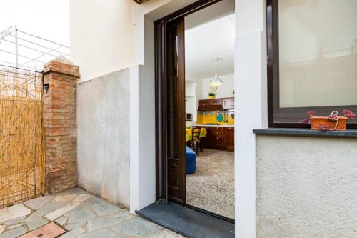 Зовнішній вигляд готелю, Il Vicolo - Bilocale in centro a Ceraso con cucina e patio, fino a 3 persone in Церасо