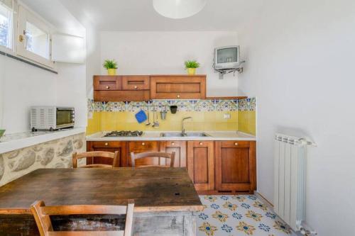 Il Vicolo - Bilocale in centro a Ceraso con cucina e patio, fino a 3 persone in Церасо