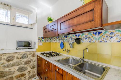 Il Vicolo - Bilocale in centro a Ceraso con cucina e patio, fino a 3 persone in Церасо