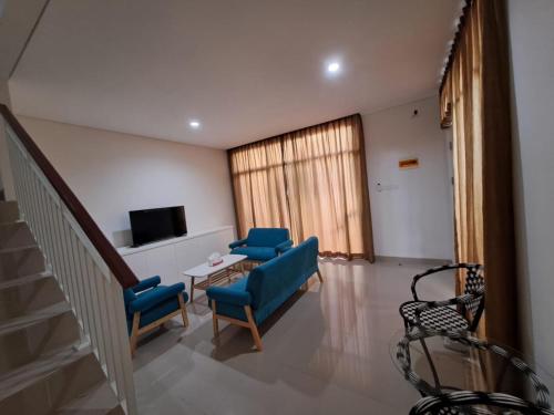 Shared lounge/TV area, SleepRest - Nuvasa Bay near Nongsa Pura Ferry Terminal